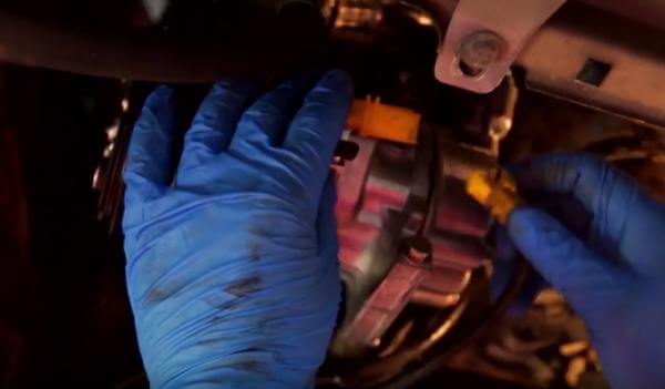 Use new gloves for installation, to avoid contaminating new compressor.