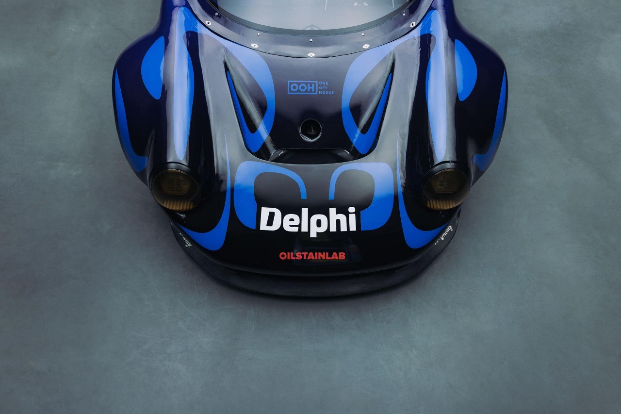 07_HALF_11_DELPHI_ART_CAR